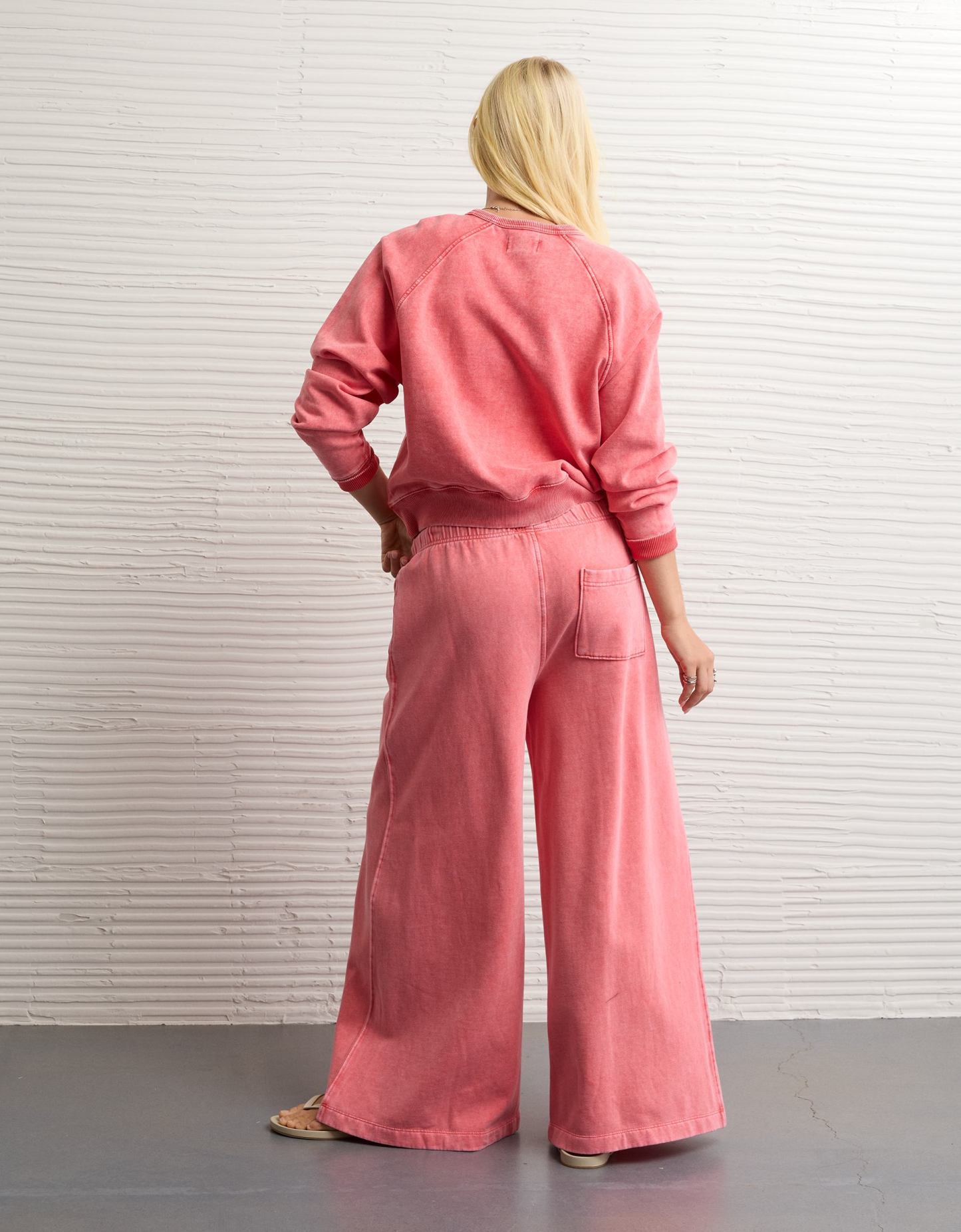 AE Everyday Luxe Wide-Leg Sweatpant
