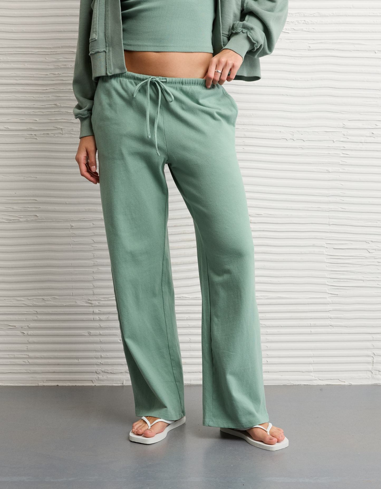 AE Saturday Mid-Rise Straight Pant