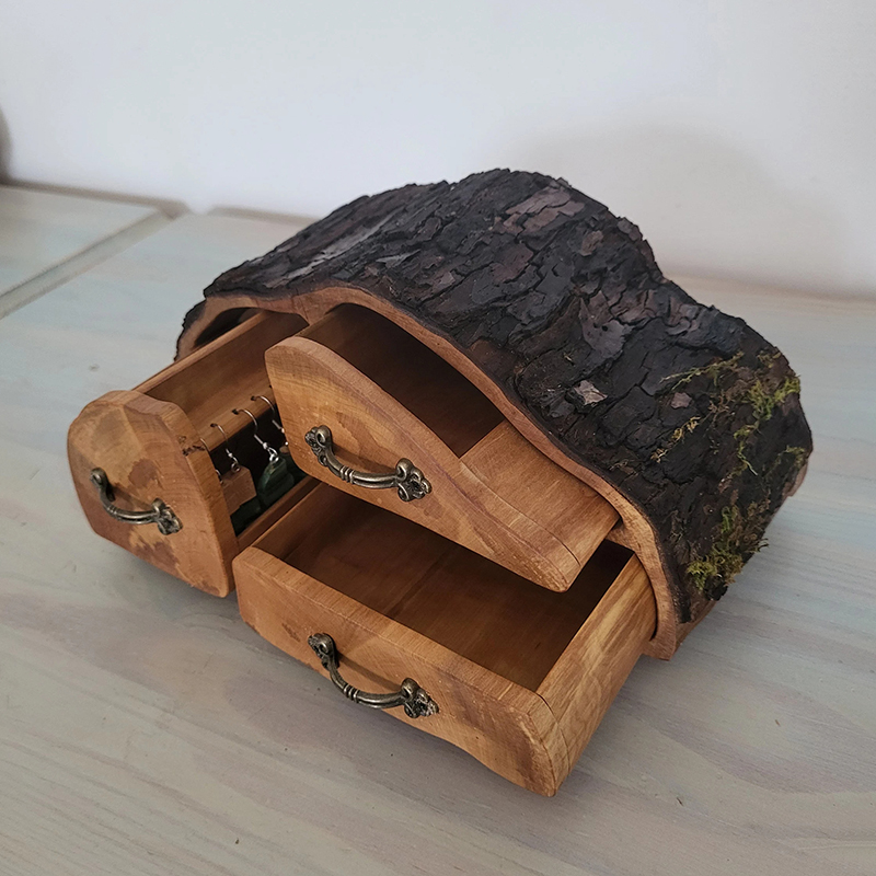 ECO friendly Jewelry Pear Log Box with Bark