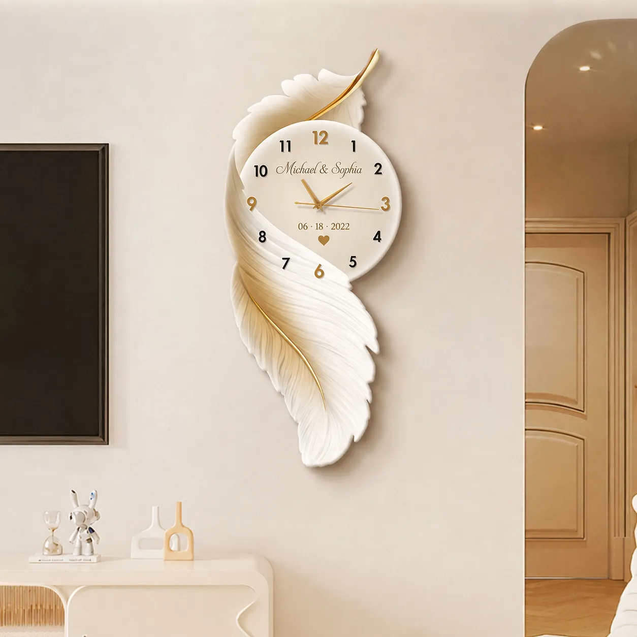 Personalized feather wall clocks, customizable with names and dates—perfect for couples or families as commemorative clocks.