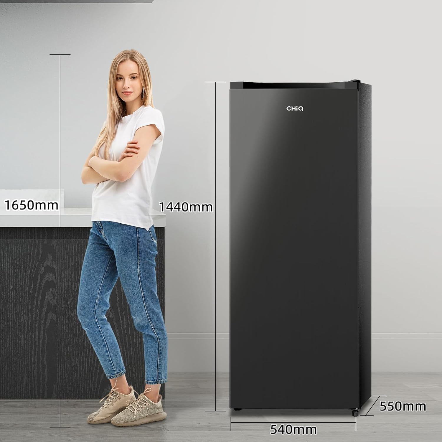 CHiQ Congélateur armoire CSD208D4E – 177L, Congélation 4 étoiles, Ultra silencieux (39 dB), Design en acier noir, Pieds réglables, Porte réversible 540 x 550 x 1440 mm