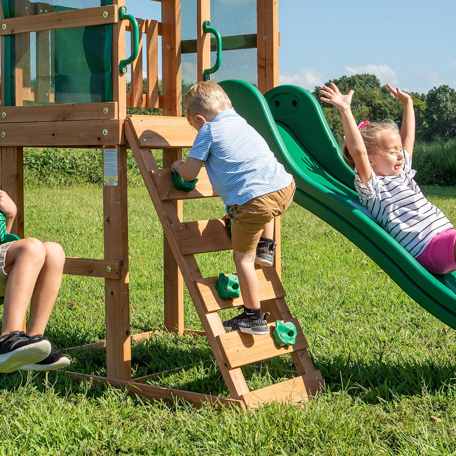 Backyard Discovery Buckley Hill, Aire de Jeux en Bois | Portique Balançoire avec Mur d'escalade, Toboggan et Balançoire, Bac à Sable | Cabane Exterieur Enfant, Jeux Exterieur, +3 Ans