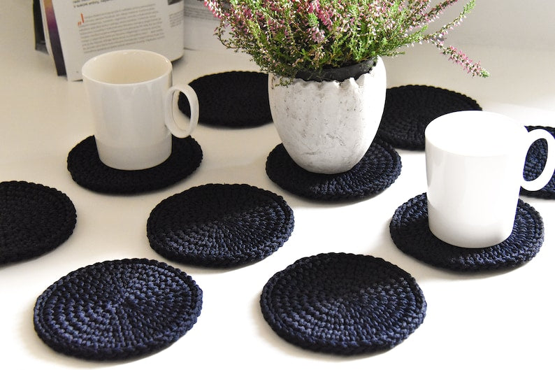 Sous-verres café au crochet bleu marine, petits tapis déco