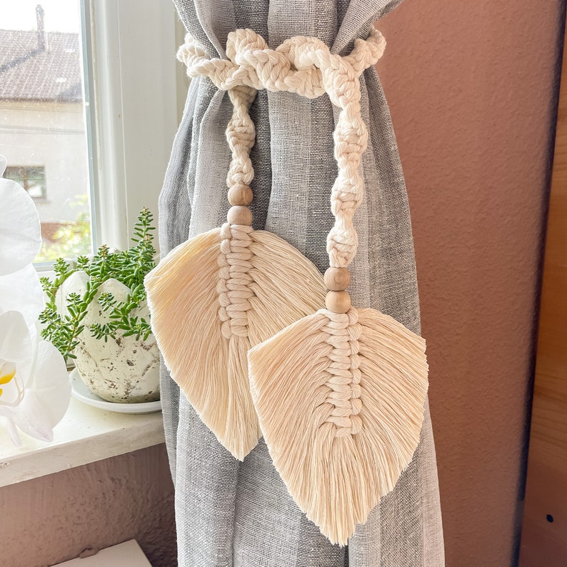 Embrasse de rideau en macramé feuille pour déco bohème salon