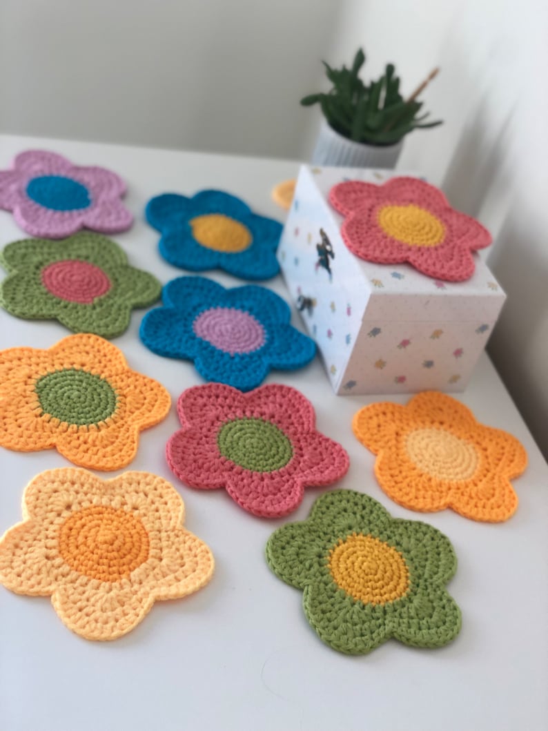 Dessous de verre fleur au crochet, dessous de verre fait main, dessous de verre marguerite, cadeau lumineux, décoration d'intérieur, dessous de verre table basse, 100 % coton