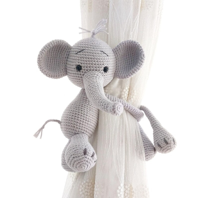 Embrasse de rideau crochet éléphant gris amigurumi décoration