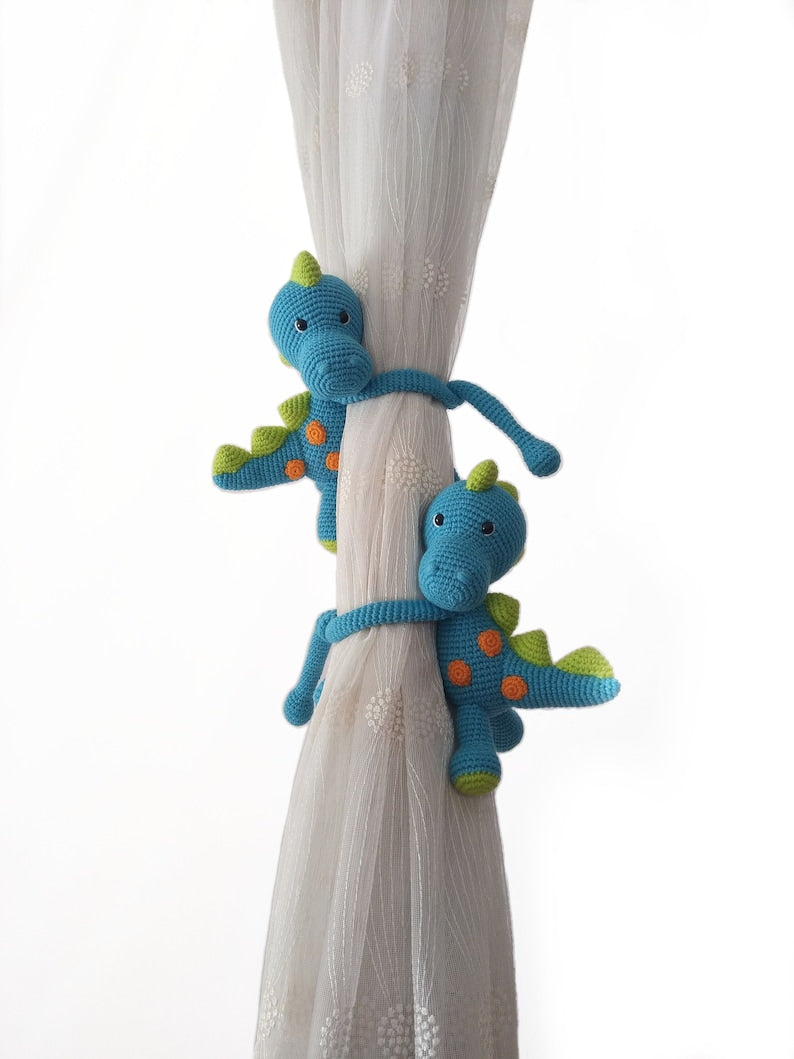 Embrasse de rideau crochet dinosaure bleu amigurumi décoration