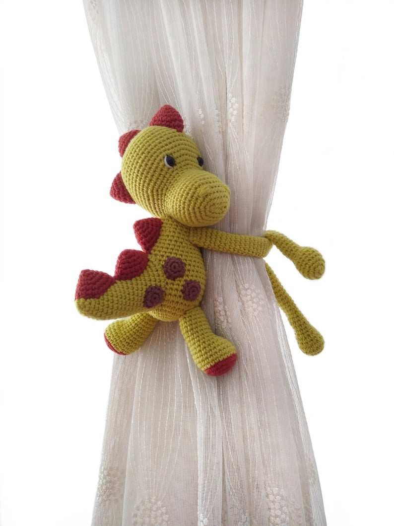 Embrasse de rideau crochet dinosaure bleu amigurumi décoration