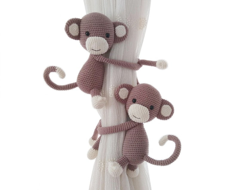 Embrasse de rideau crochet singe marron amigurumi décoration