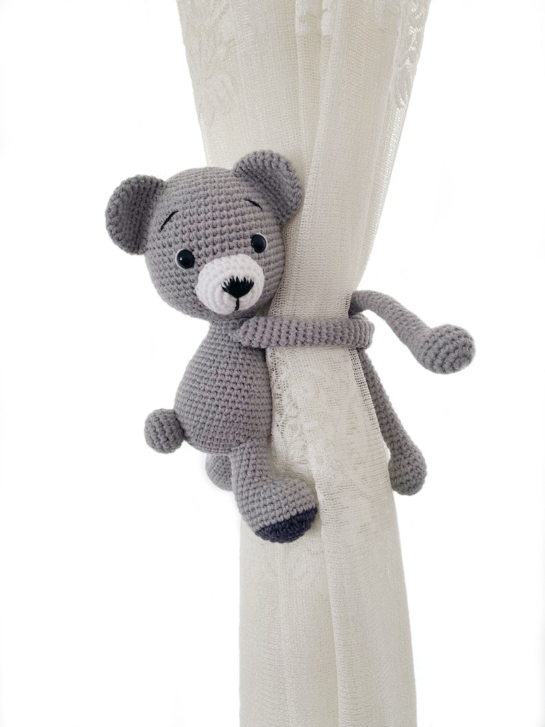 Embrasse de rideau crochet ours beige amigurumi décoration
