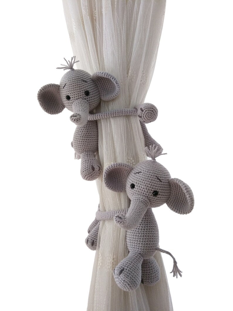 Embrasse de rideau crochet éléphant gris amigurumi décoration