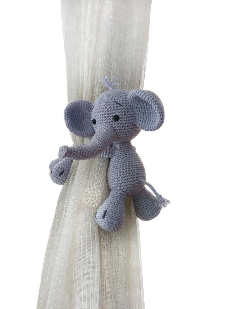 Embrasse de rideau crochet éléphant gris amigurumi décoration