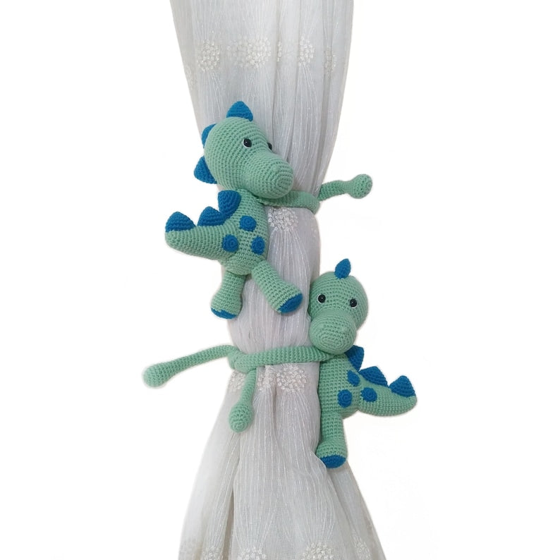 Embrasse de rideau crochet dinosaure bleu amigurumi décoration