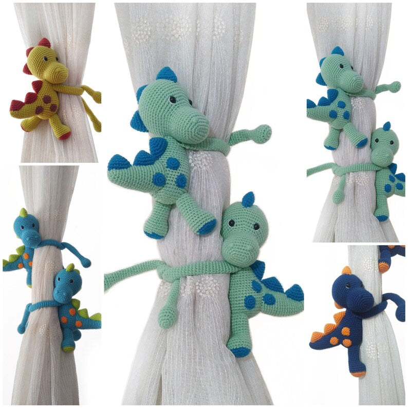 Embrasse de rideau crochet dinosaure bleu amigurumi décoration