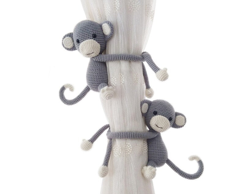 Embrasse de rideau crochet singe marron amigurumi décoration