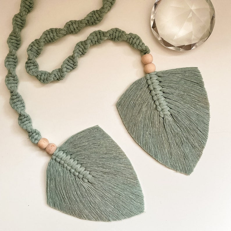 Embrasse de rideau en macramé feuille pour déco bohème salon