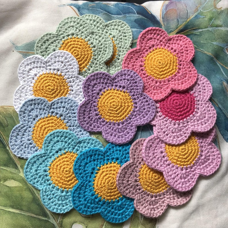 Dessous de verre fleur au crochet, dessous de verre fait main, dessous de verre marguerite, cadeau lumineux, décoration d'intérieur, dessous de verre table basse, 100 % coton