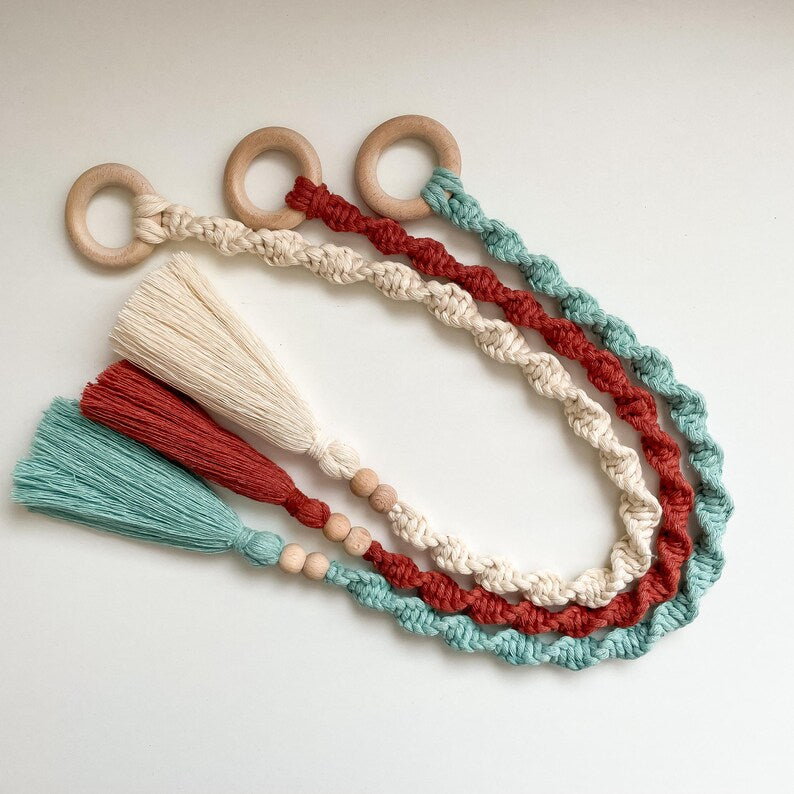 Embrasses de rideaux en macramé avec pompons et perles boho