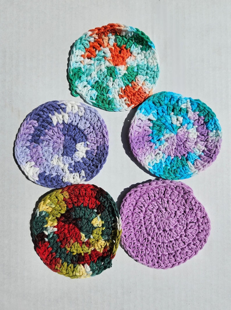 Dessous de verre ronds faits main au crochet, ensemble de sous-verres en coton coloré, décoration de table absorbante réutilisable
