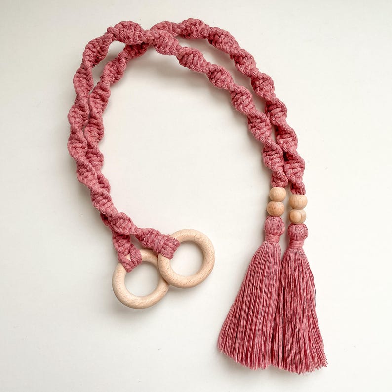 Embrasses de rideaux en macramé avec pompons et perles boho