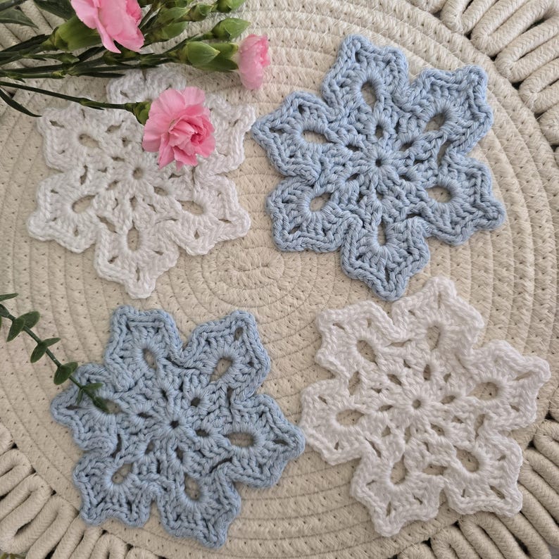 Dessous de verre flocon de neige au crochet, dessous de verre fait main, dessous de verre mug flocon de neige, cadeau de Noël lumineux, décoration d'intérieur, dessous de verre table basse, 100 % coton