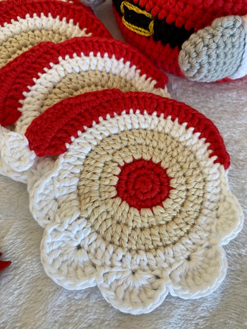 Sous-verres de Noël au crochet, motifs Père Noël décoratifs