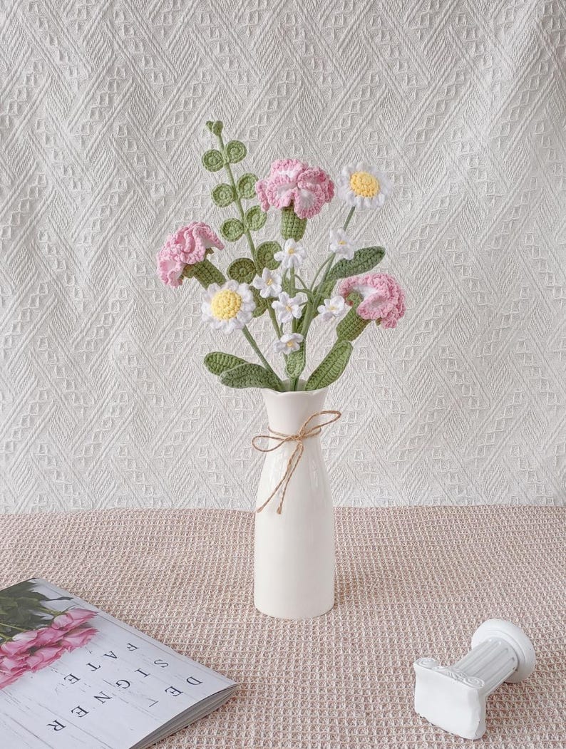 Bouquet de fleurs au crochet, œillets roses et blancs fête des mères