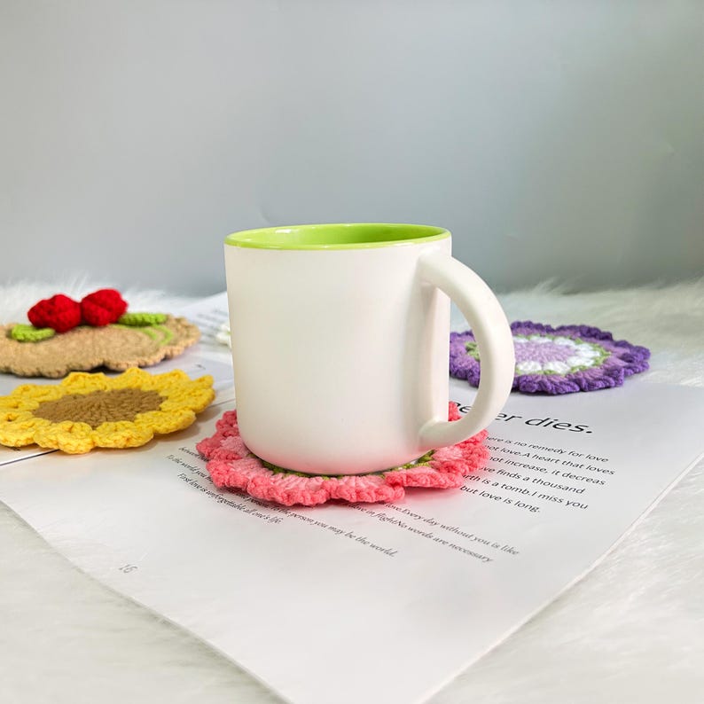 Sous-verres fleurs roses et tournesol au crochet, déco cuisine