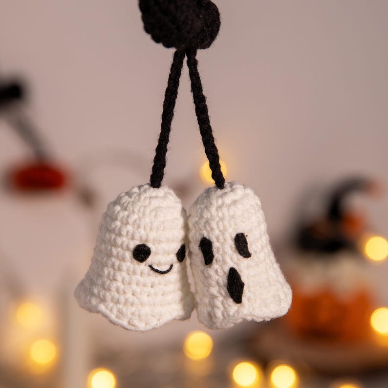 Breloque de Noël en crochet pour voiture Monstera : cintre fait main père Noël et plante flocon de neige