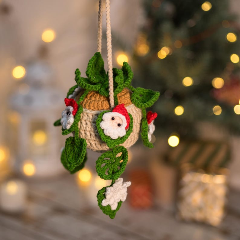 Breloque de Noël en crochet pour voiture Monstera : cintre fait main père Noël et plante flocon de neige