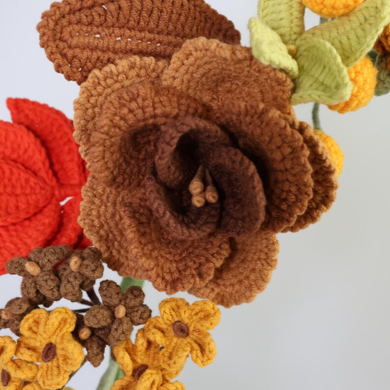 Couronne florale automne au crochet pour décoration murale et porte