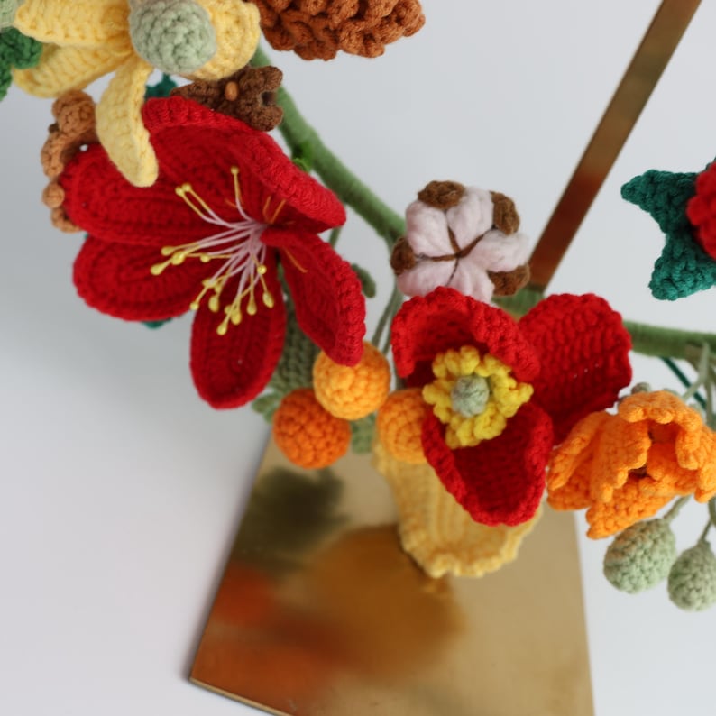 Couronne de fleurs de Noël au crochet faite main - Décoration murale florale des fêtes rouge et orange, Couronne de poinsettia au crochet pour la décoration de Noël