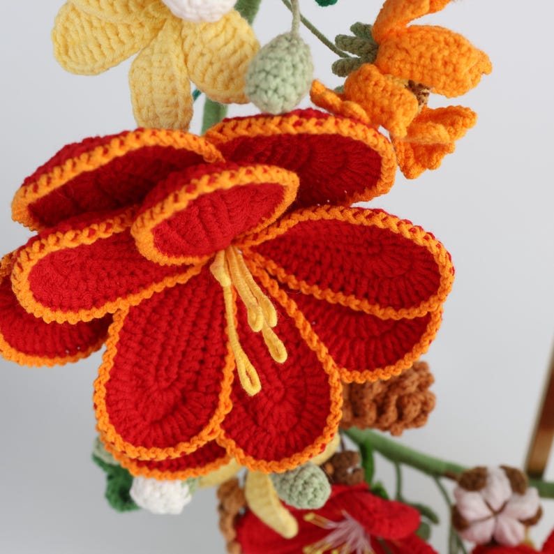 Couronne de fleurs de Noël au crochet faite main - Décoration murale florale des fêtes rouge et orange, Couronne de poinsettia au crochet pour la décoration de Noël