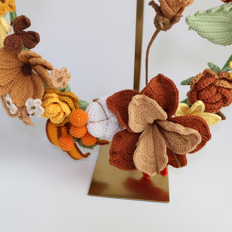 Couronne florale automne au crochet pour décoration murale et porte