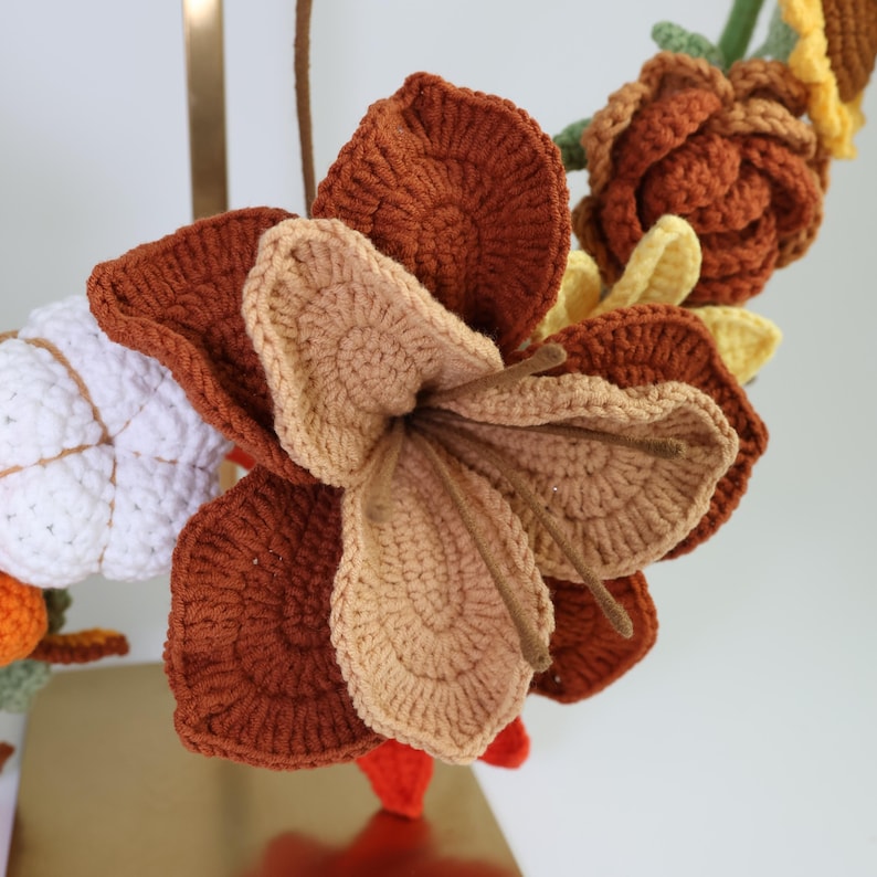 Couronne florale automne au crochet pour décoration murale et porte