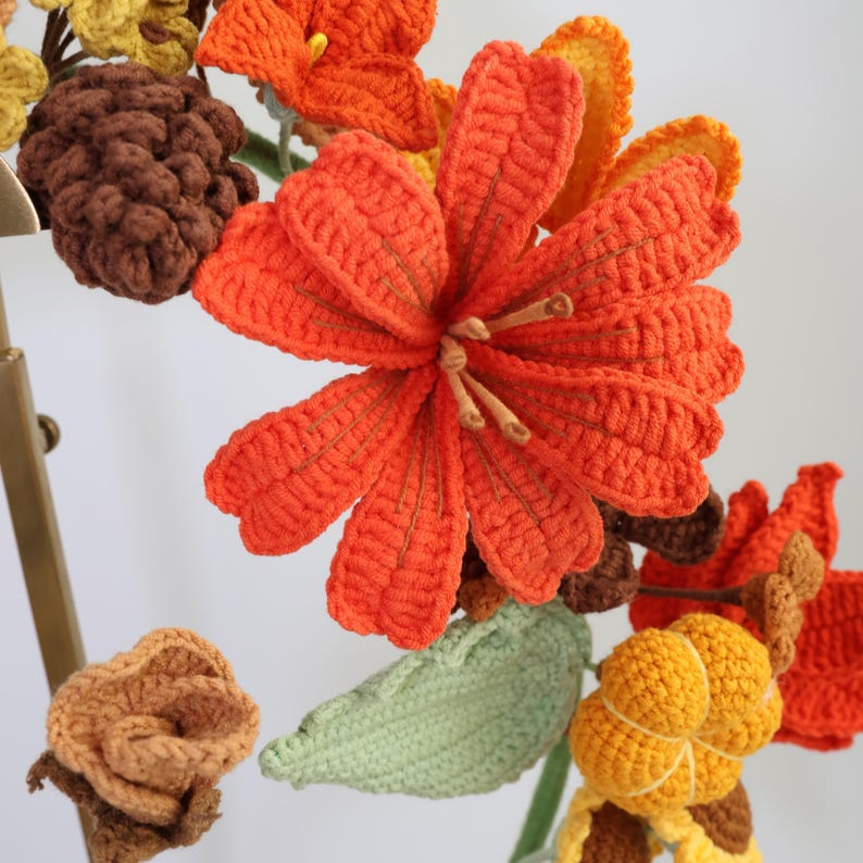 Couronne florale automne au crochet pour décoration murale et porte