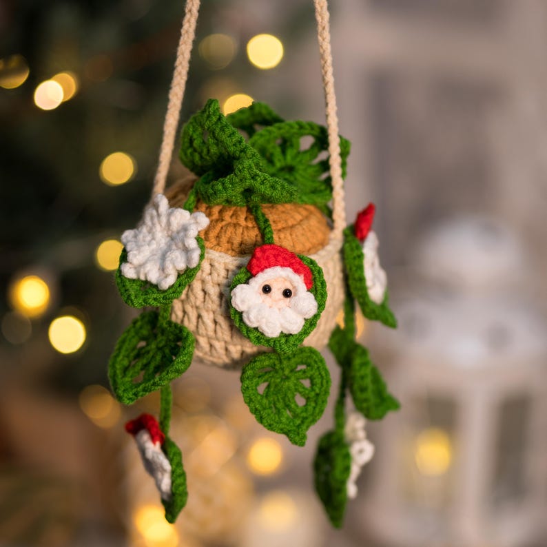 Breloque de Noël en crochet pour voiture Monstera : cintre fait main père Noël et plante flocon de neige