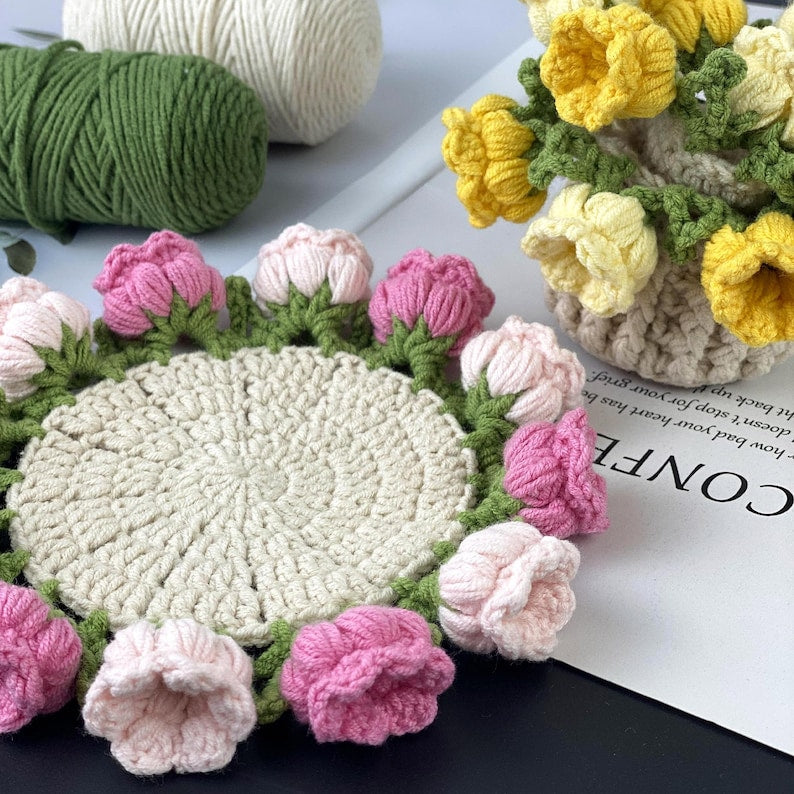 Sous-verres floraux au crochet, porte-gobelet déco maison