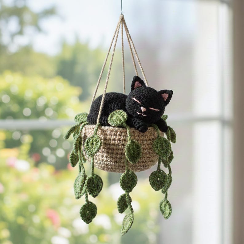 Crochet fait main chat noir dormant dans pothos suspendu, chat noir rétroviseur suspendu voiture, chat et pot de fleurs d'art mural
