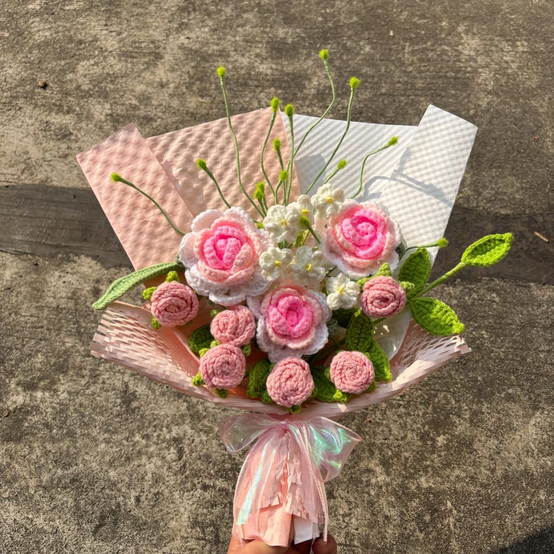 Bouquet de roses au crochet fait main, cadeau floral éternel en tricot