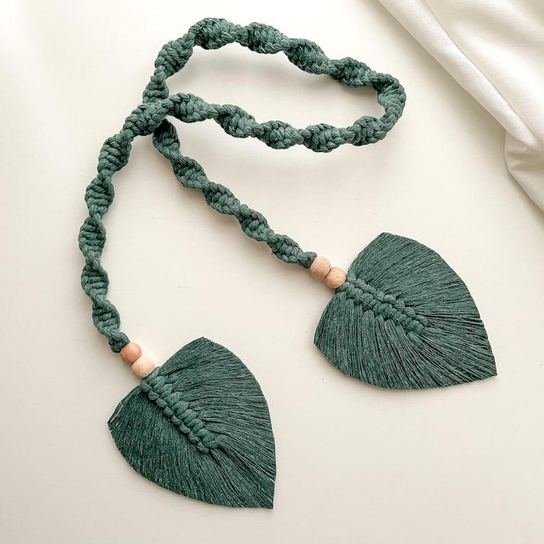 Embrasse de rideau en macramé feuille pour déco bohème salon