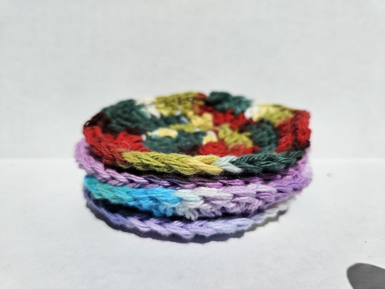 Dessous de verre ronds faits main au crochet, ensemble de sous-verres en coton coloré, décoration de table absorbante réutilisable