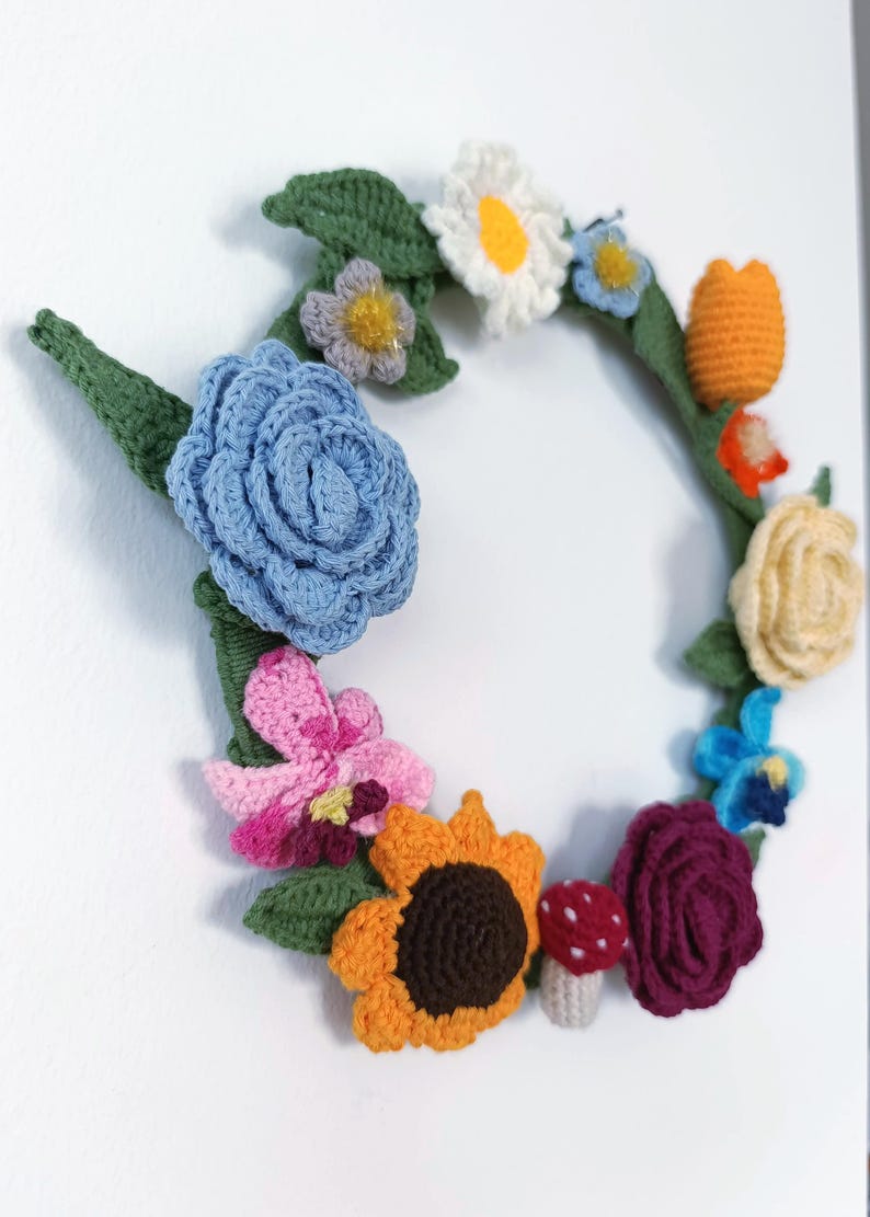Couronne de fleurs au crochet Forêt secrète 27 cm décoration bohème