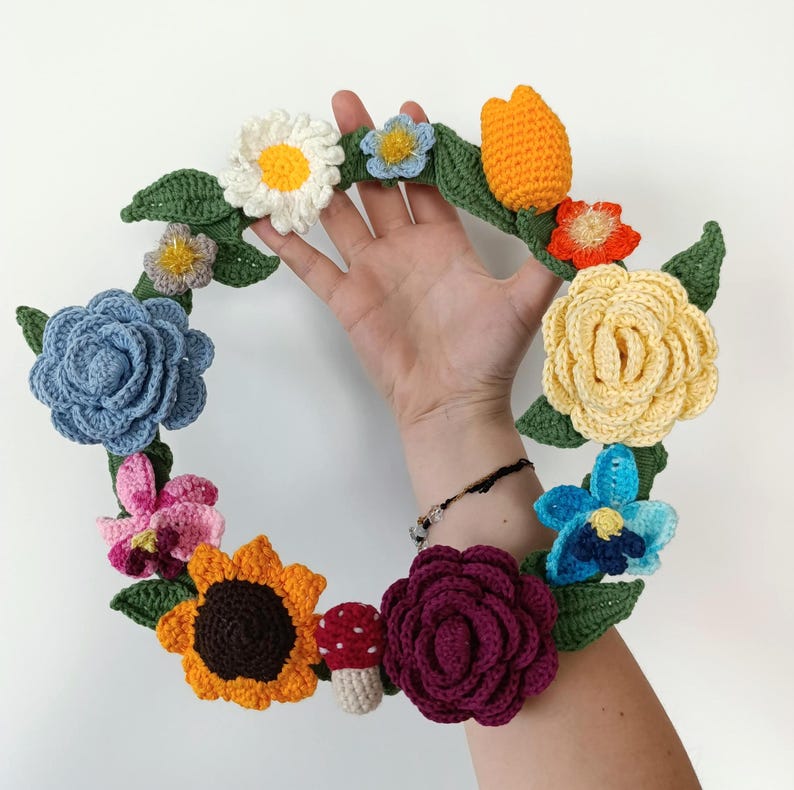 Couronne de fleurs au crochet Forêt secrète 27 cm décoration bohème