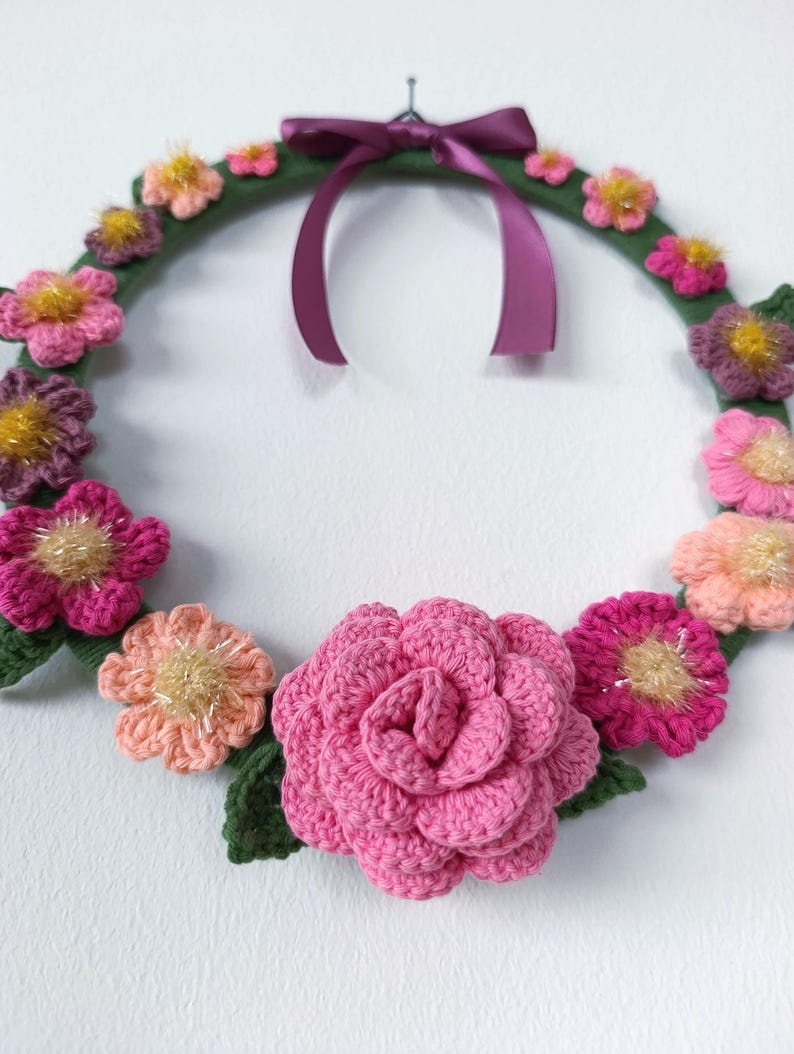 Couronne de fleurs au crochet Jardin rose 27 cm décoration bohème