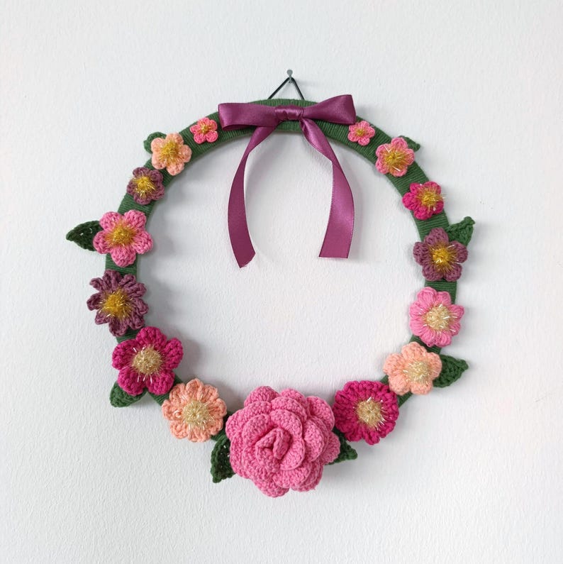 Couronne de fleurs au crochet Jardin rose 27 cm décoration bohème
