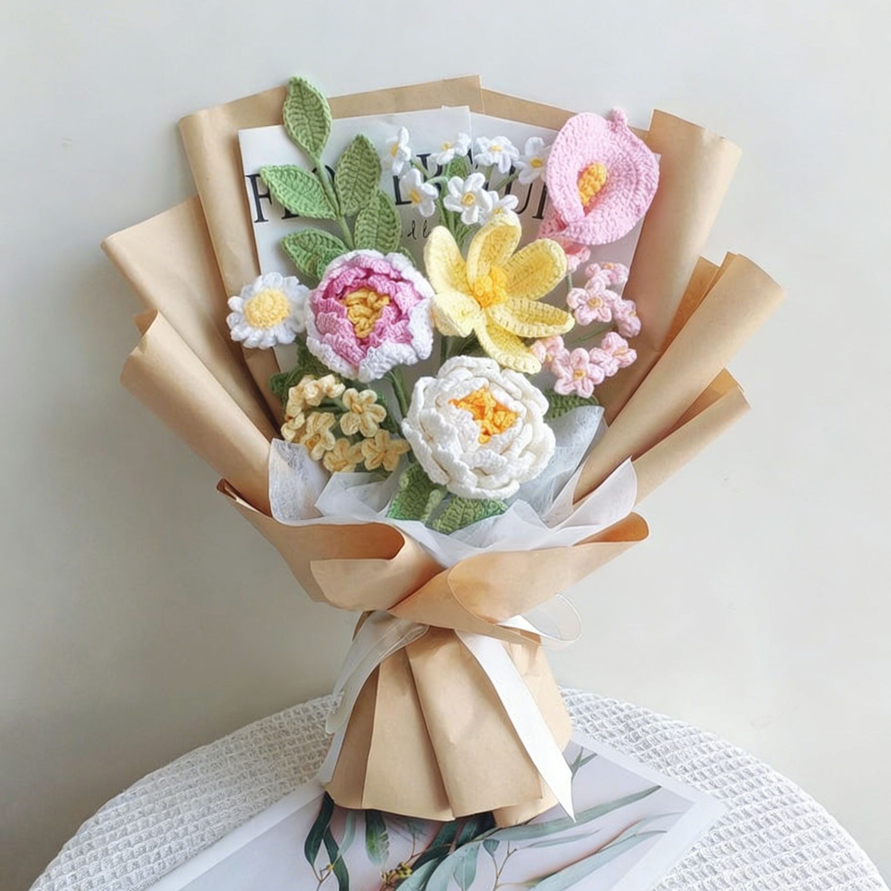 Bouquet de fleurs au crochet, marguerite pivoine lys calla