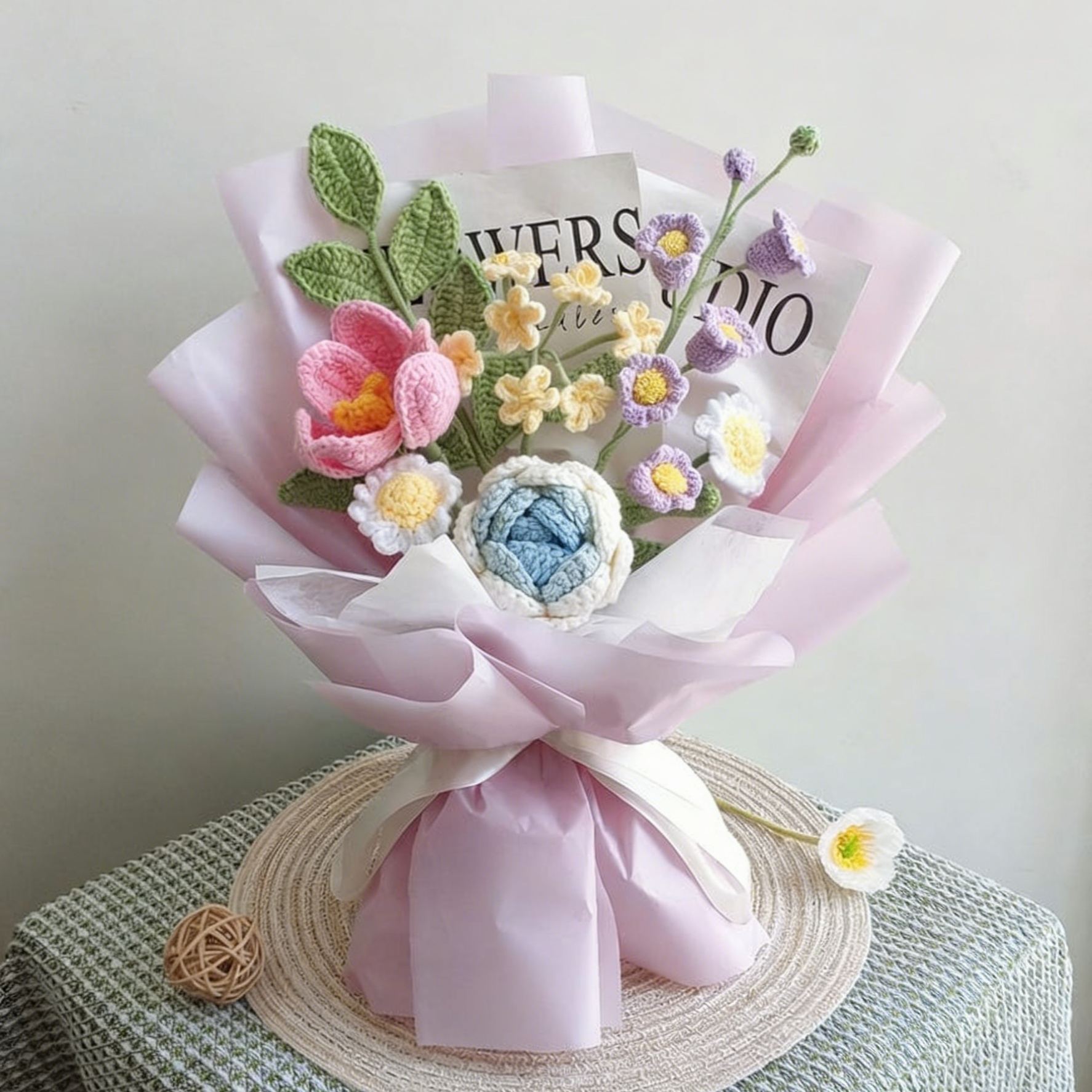 Bouquet de fleurs au crochet, marguerite pivoine lys calla