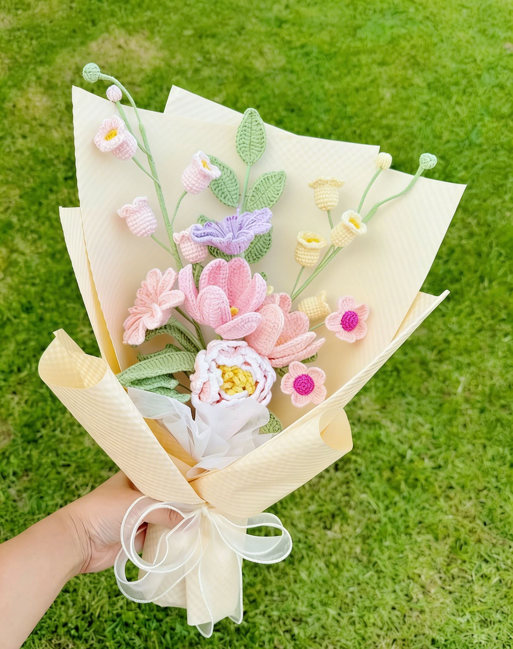 Bouquet de fleurs au crochet, pivoines roses déco maison romantique