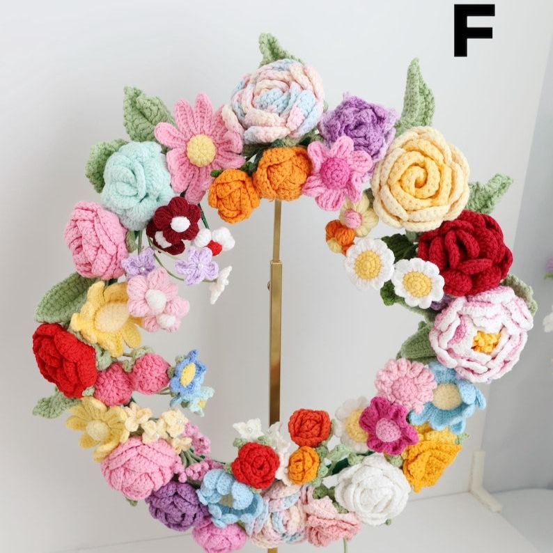 Couronne au crochet faite main pour décoration printanière intérieure